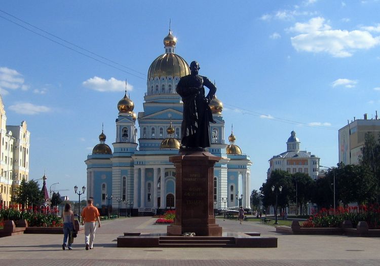 Памятник Ушакову в Саранске