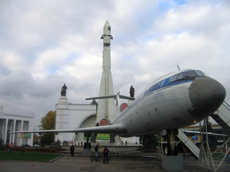 Самолёт Ту-154 на ВДНХ