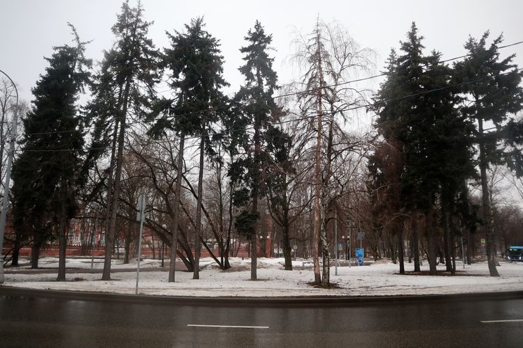 Площадь Космонавта Комарова в Москве