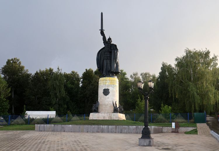 Памятник Илье Муромцу