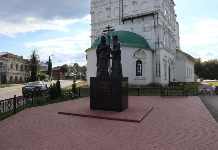 Памятник Кириллу и Мефодию в Павлове