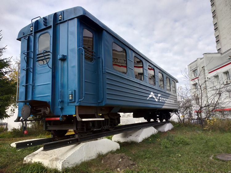 Памятник узкоколейному вагону