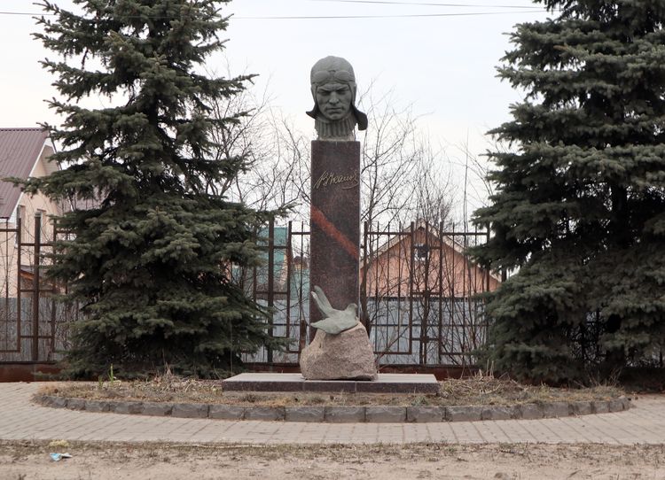 Бюст Чкалову в Нижнем Новгороде