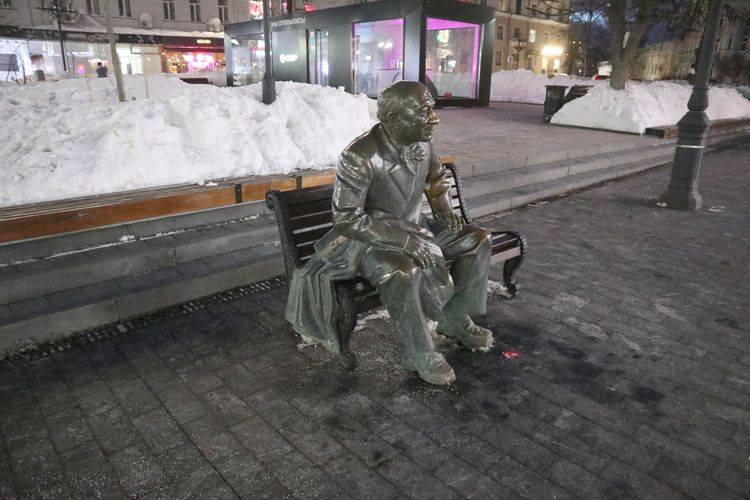 Памятник Евстигнееву в Нижнем Новгороде