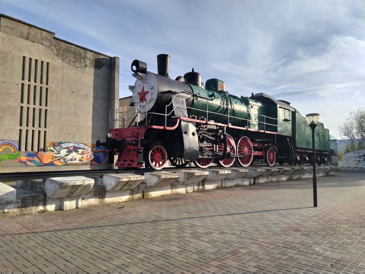 Паровоз-памятник Су 251-32 в Сормове