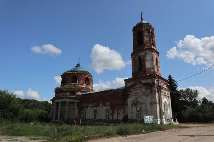 Рождественская церковь в Истье