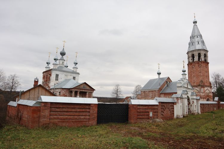 Комплекс Ильинской и Никольской церквей в Чернцах