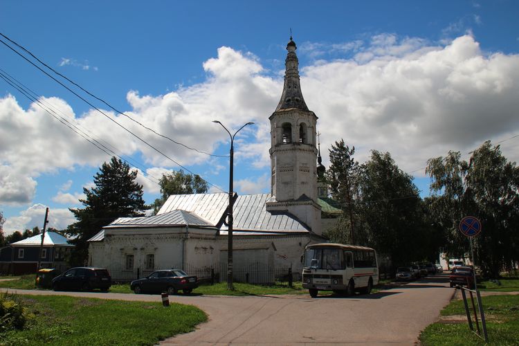 Цареконстантиновская и Скорбященская церкви в Суздале