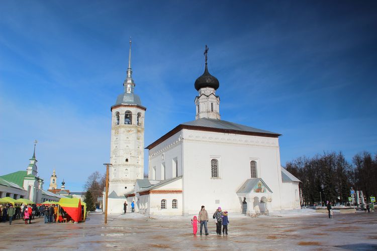 Воскресенская и Казанская церкви в Суздале