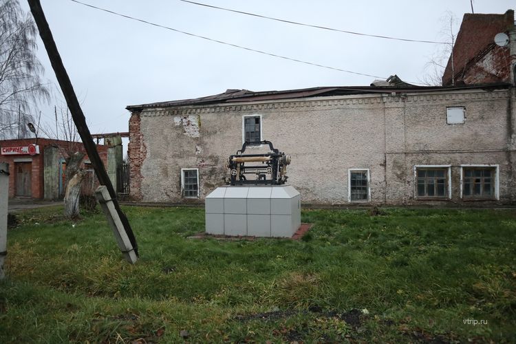 Памятник ткацкому станку в Нерли