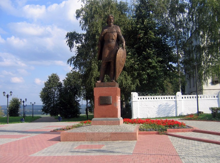 Памятник Александру Невскому во Владимире