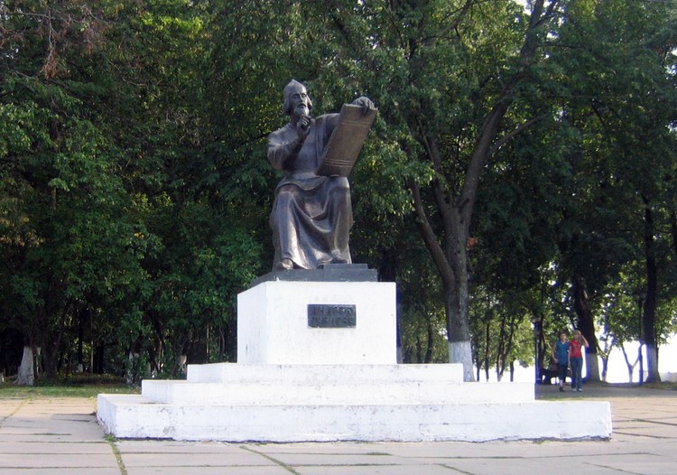 Памятник Андрею Рублёву во Владимире