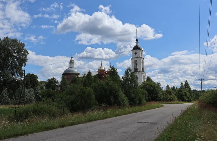 Воскресенская церковь в Матрёнино (Рощино)