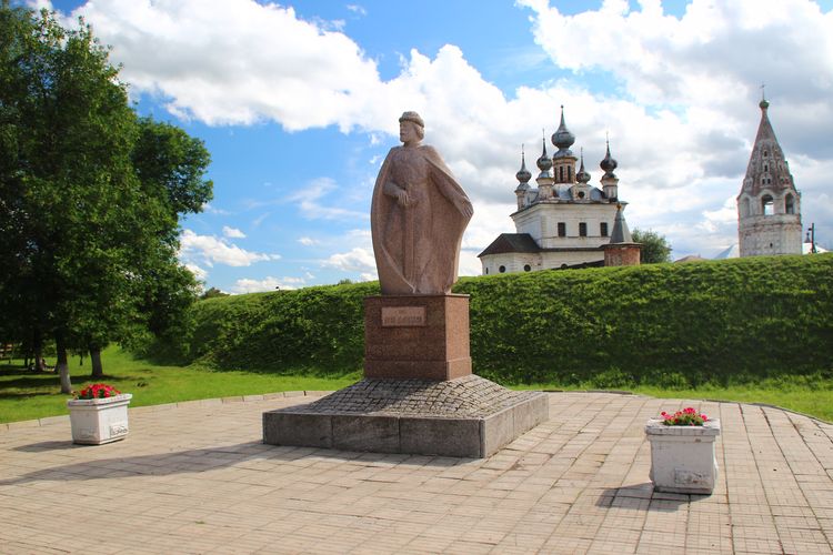 Памятник Юрию Долгорукому в Юрьеве-Польском